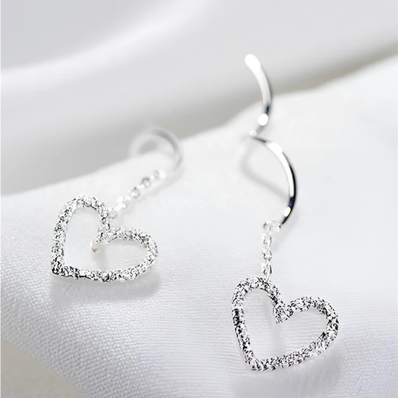 Sterling Silver Heart Dangle Earrings 🥰 - Picture 4 of 4
